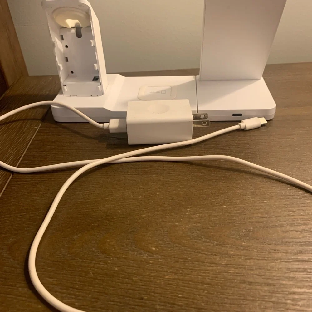 White 3 in 1 fast charger
